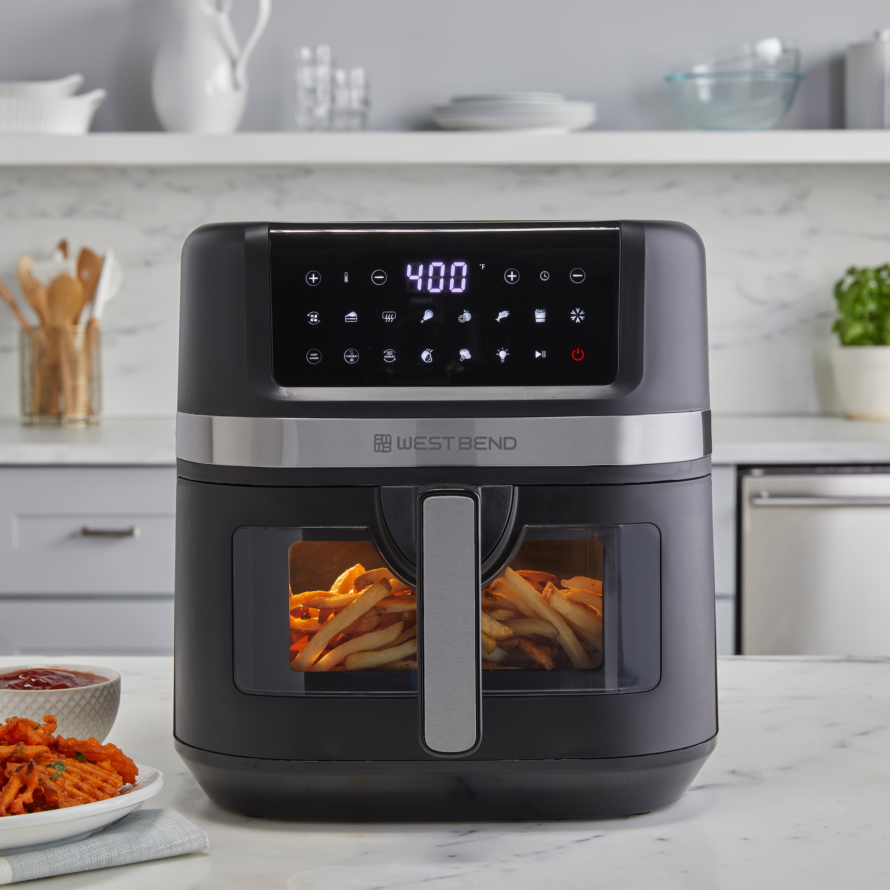 West Bend 7QT Air Fryer with 13 One-Touch Presets, in Black (AFWB7QBK13)